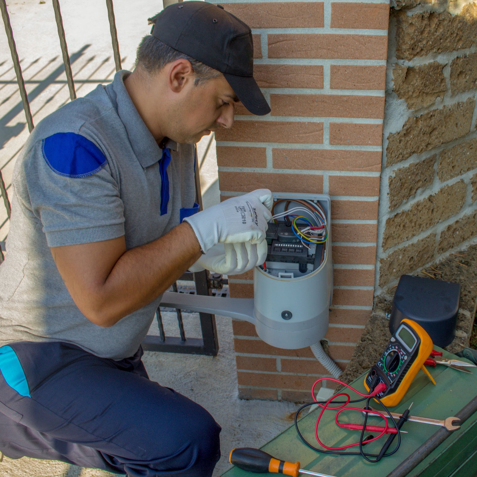 AC capacitor problems symptoms testing and replacement in Dubai